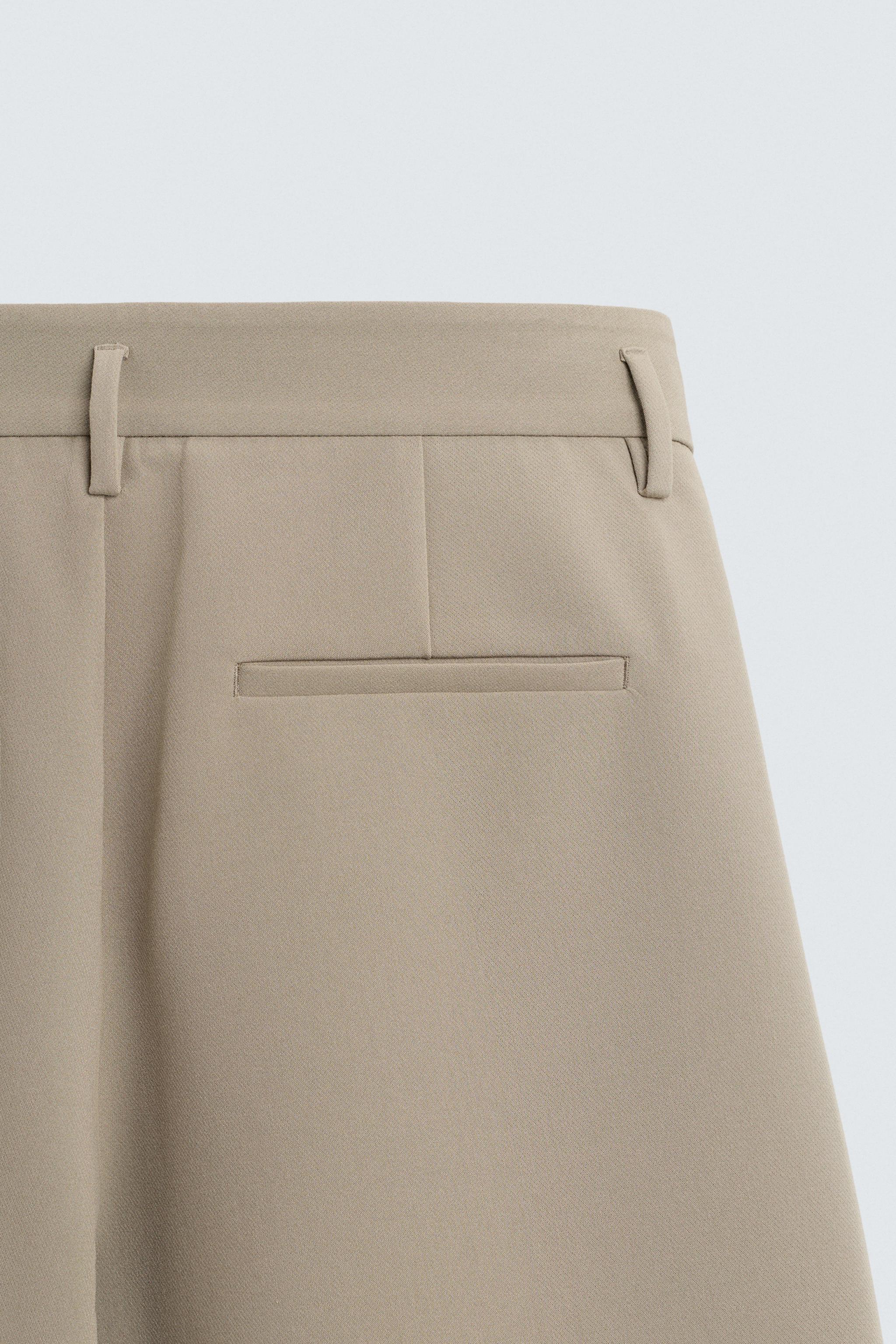 FLOWY PLEATED SHORTS
